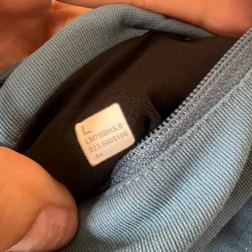 Lululemon Bowline 8” Shorts in blue MENS LARGE